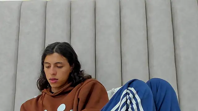 FreyaMoller online show from 10/27/25, 07:18