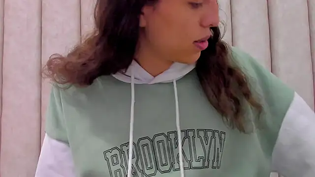 FreyaMoller online show from 11/07/25, 07:58