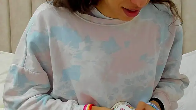 FreyaMoller online show from 11/26/25, 07:04