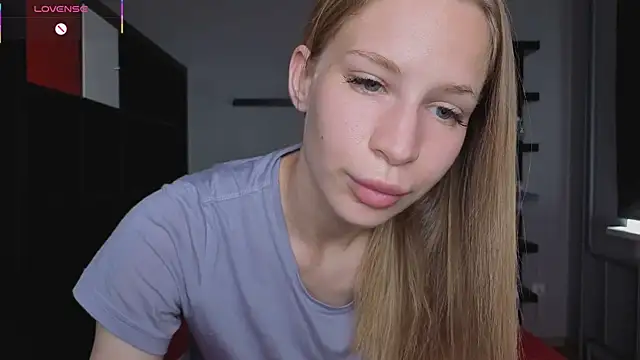 Snapshot of Elis_Fox chatting on 06/19/26, 08:07 Elis Fox online show from 06/19/26, 08:07