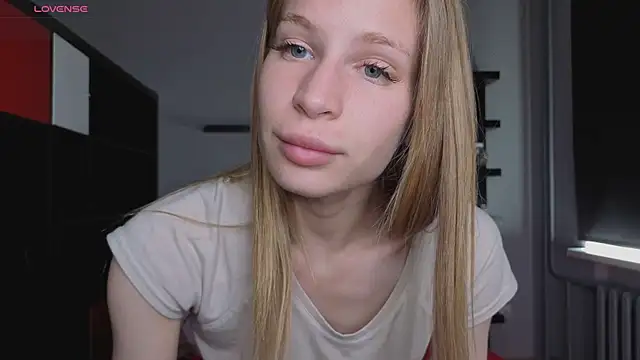 Snapshot of Elis_Fox chatting on 06/22/26, 08:00 Elis Fox online show from 06/22/26, 08:00