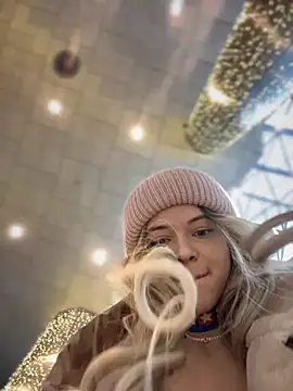 Snapshot of Times__Square chatting on 12/22/24, 09:11 Times Square online show from 12/22/24, 09:11