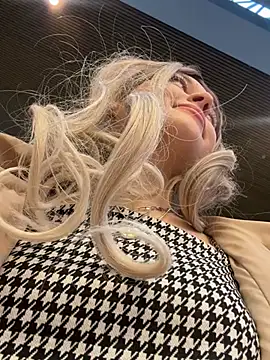 Snapshot of Times__Square chatting on 01/15/25, 09:13 Times Square online show from 01/15/25, 09:13