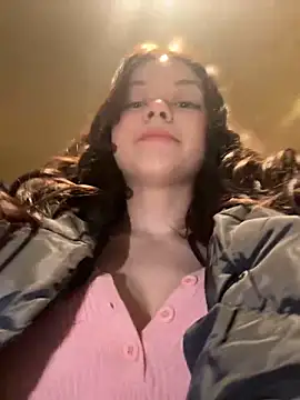 Snapshot of Times__Square chatting on 02/04/25, 05:21 Times Square online show from 02/04/25, 05:21