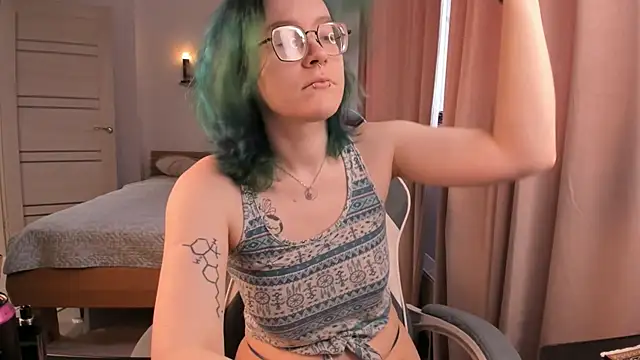 alisahug online show from 11/19/25, 06:35