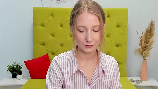 Snapshot of LolaWilsons chatting on 02/25/26, 07:18 LolaWilsons online show from 02/25/26, 07:18