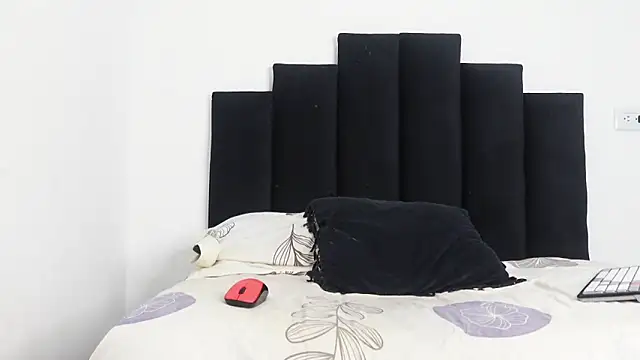 MarcoAlexLatino online show from 02/07/25, 02:19