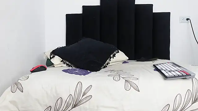 MarcoAlexLatino online show from 02/16/25, 02:20