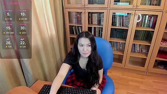 NikkiNSerdron online show from 12/19/24, 04:56