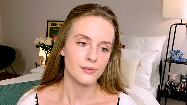 RozzitaBedberry online show from 09/12/25, 02:06