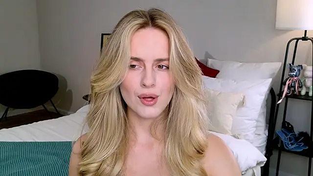 RozzitaBedberry online show from 10/05/25, 12:03