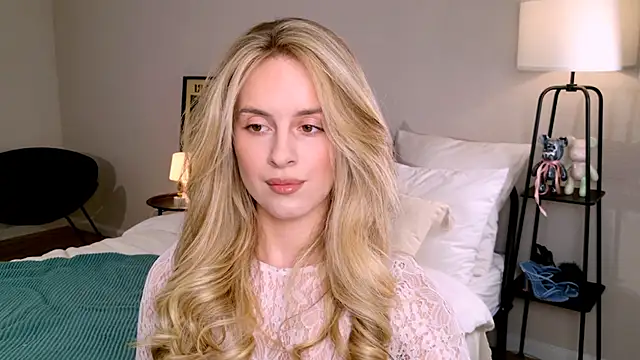 RozzitaBedberry online show from 10/10/25, 02:27