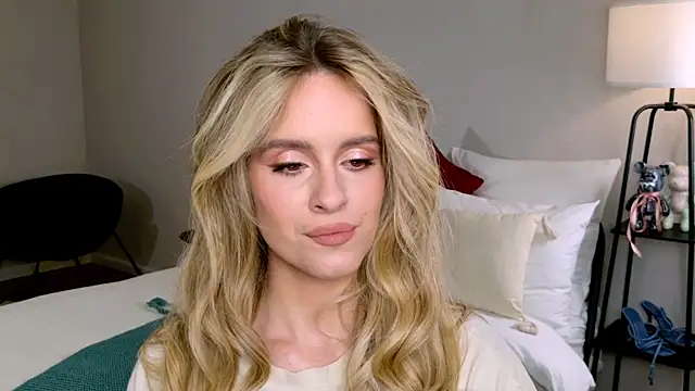 RozzitaBedberry online show from 11/22/25, 09:47