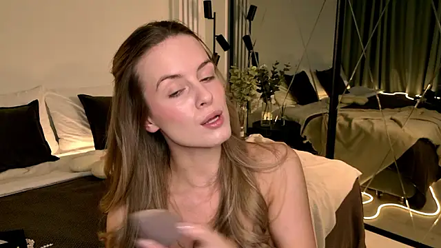 RozzitaBedberry online show from 03/20/26, 01:05