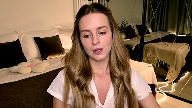 RozzitaBedberry online show from 04/07/26, 01:11