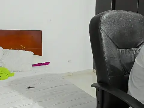 Snapshot of Chandler_ken chatting on 10/29/25, 01:08 Chandler ken online show from 10/29/25, 01:08