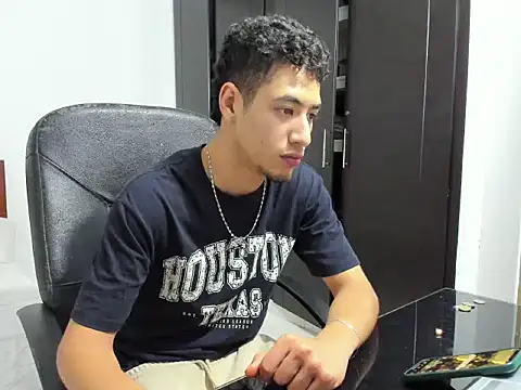 Snapshot of Chandler_ken chatting on 10/30/25, 01:18 Chandler ken online show from 10/30/25, 01:18