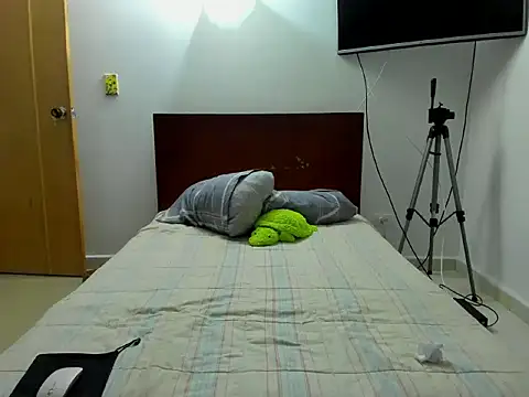 Snapshot of Chandler_ken chatting on 11/17/25, 04:18 Chandler ken online show from 11/17/25, 04:18