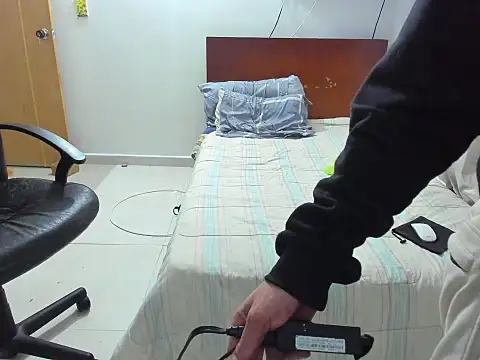 Snapshot of Chandler_ken chatting on 11/21/25, 01:26 Chandler ken online show from 11/21/25, 01:26