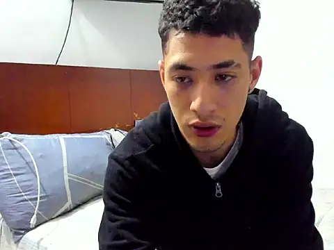 Snapshot of Chandler_ken chatting on 11/22/25, 01:04 Chandler ken online show from 11/22/25, 01:04