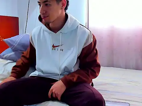 Snapshot of Chandler_ken chatting on 11/28/25, 01:14 Chandler ken online show from 11/28/25, 01:14