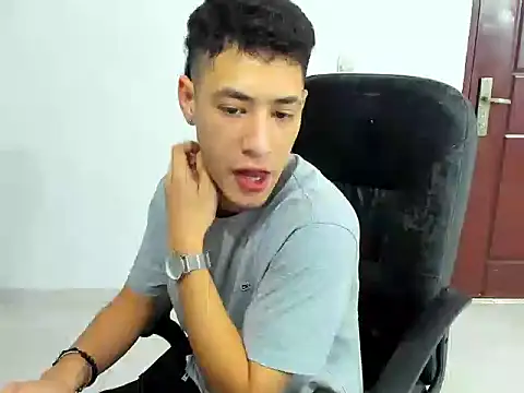 Snapshot of Chandler_ken chatting on 12/02/25, 01:11 Chandler ken online show from 12/02/25, 01:11