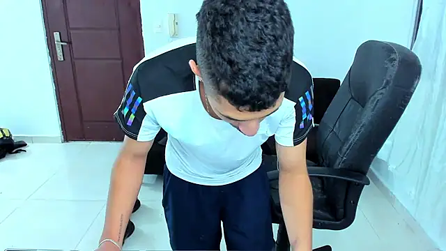 Snapshot of Chandler_ken chatting on 02/17/26, 01:02 Chandler ken online show from 02/17/26, 01:02