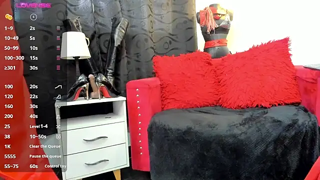 Snapshot of LiaTaylorr chatting on 12/23/24, 12:19 LiaTaylorr online show from 12/23/24, 12:19