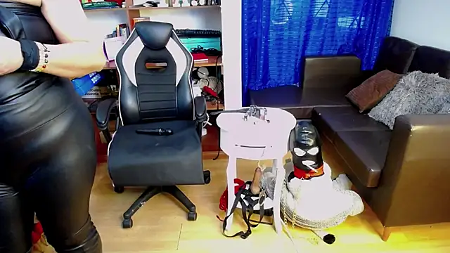 Snapshot of LiaTaylorr chatting on 09/23/25, 12:41 LiaTaylorr online show from 09/23/25, 12:41