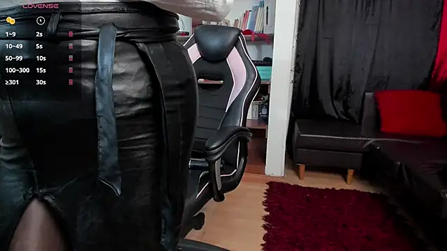 Snapshot of LiaTaylorr chatting on 02/14/26, 12:24 LiaTaylorr online show from 02/14/26, 12:24