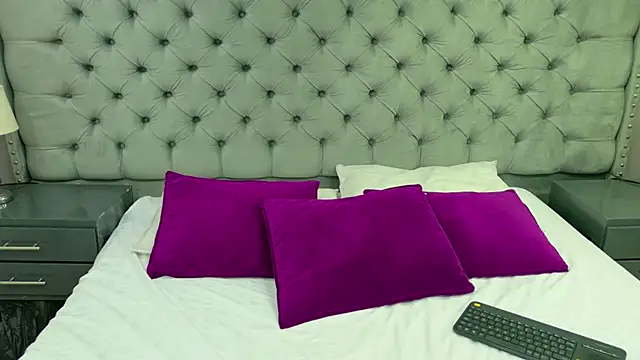 SamantaG online show from 10/29/25, 01:46