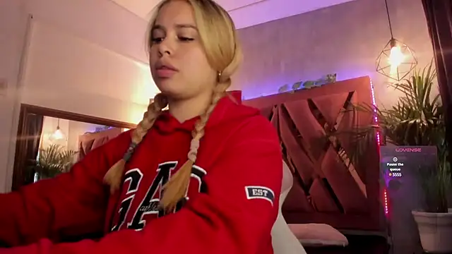 Snapshot of Haelycute chatting on 02/01/25, 11:21 Haelycute online show from 02/01/25, 11:21