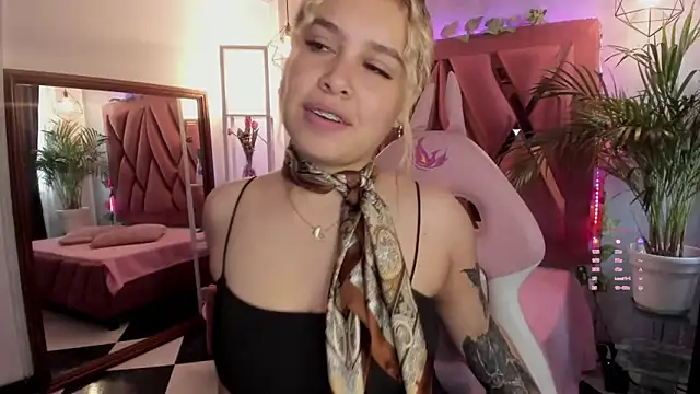 Snapshot of Haelycute chatting on 02/09/25, 12:19 Haelycute online show from 02/09/25, 12:19