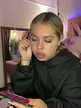 Snapshot of Haelycute chatting on 02/12/25, 11:40 Haelycute online show from 02/12/25, 11:40