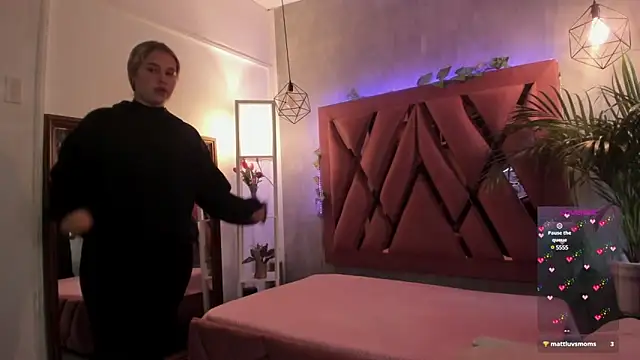 Snapshot of Haelycute chatting on 03/11/25, 11:33 Haelycute online show from 03/11/25, 11:33