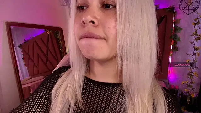 Snapshot of Haelycute chatting on 09/10/25, 11:54 Haelycute online show from 09/10/25, 11:54