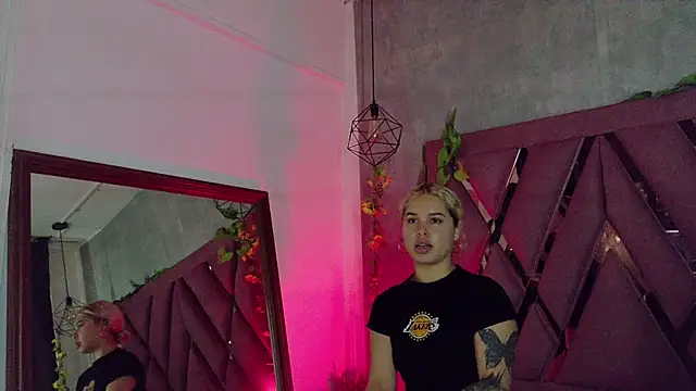 Haelycute online show from 02/14/26, 12:02