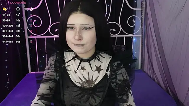 Snapshot of SpectraSirens chatting on 11/30/25, 10:58 SpectraSirens online show from 11/30/25, 10:58