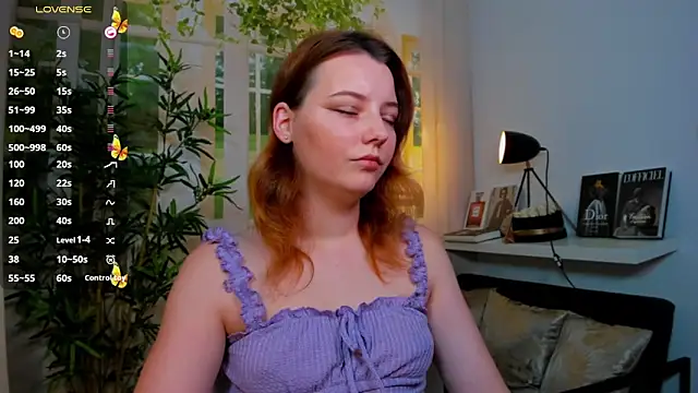 pretty little thing online show from 11/20/25, 04:07