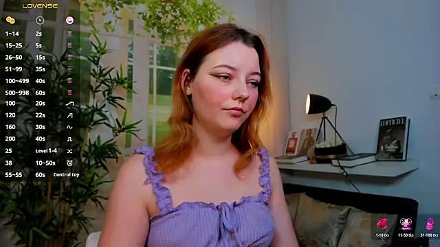 pretty little thing online show from 11/25/25, 04:40