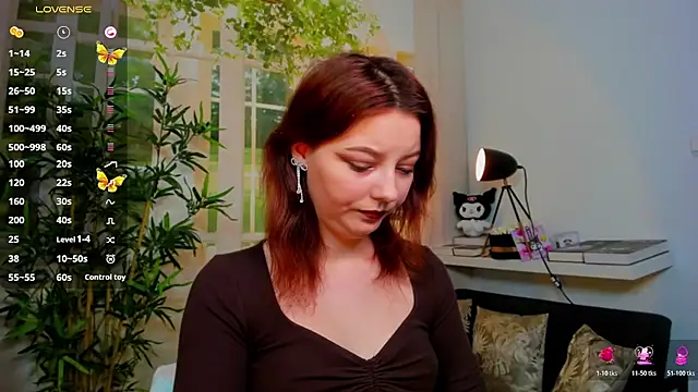 pretty little thing online show from 12/15/25, 05:17