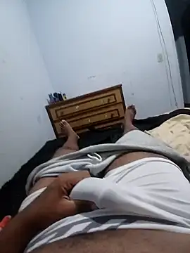 Snapshot of morenogts69 chatting on 02/16/25, 04:09 morenogts69 online show from 02/16/25, 04:09