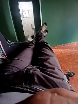 Snapshot of morenogts69 chatting on 09/21/25, 06:42 morenogts69 online show from 09/21/25, 06:42