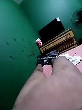 Snapshot of morenogts69 chatting on 10/02/25, 02:29 morenogts69 online show from 10/02/25, 02:29