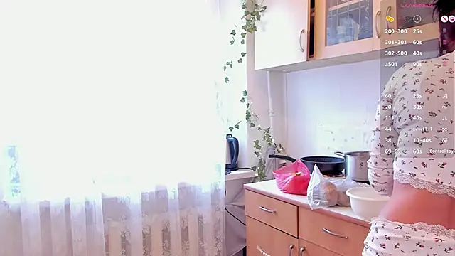 Julia  Frey online show from 11/08/25, 05:40