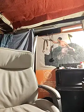 Gillygilly76 online show from 10/30/25, 04:36