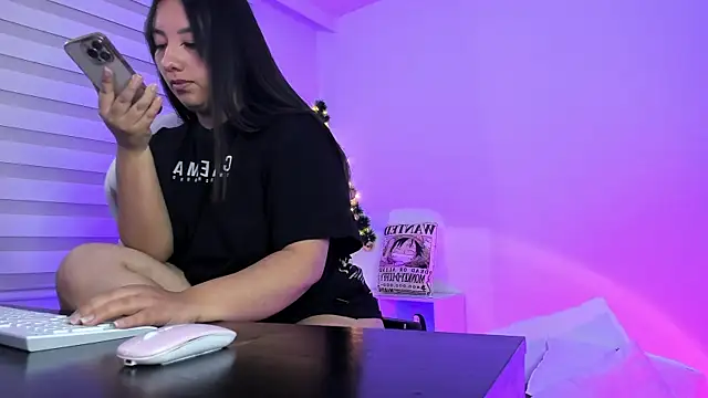 Snapshot of Gaby_Miller22 chatting on 12/11/24, 12:12 Gaby Miller22 online show from 12/11/24, 12:12