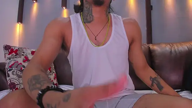 Snapshot of _cannabitch chatting on 12/19/24, 01:18 cannabitch online show from 12/19/24, 01:18