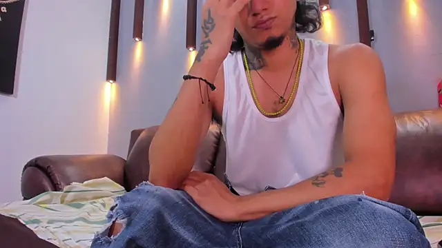 Snapshot of _cannabitch chatting on 12/20/24, 01:22 cannabitch online show from 12/20/24, 01:22