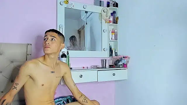 Sophie and andress online show from 01/08/25, 04:34